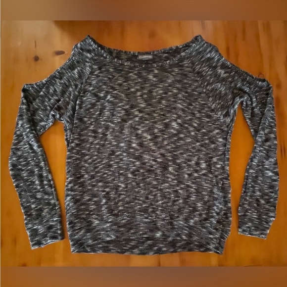 Bundle of Large Sweaters - Picture 8 of 8